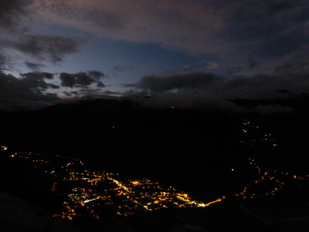 Baños at night