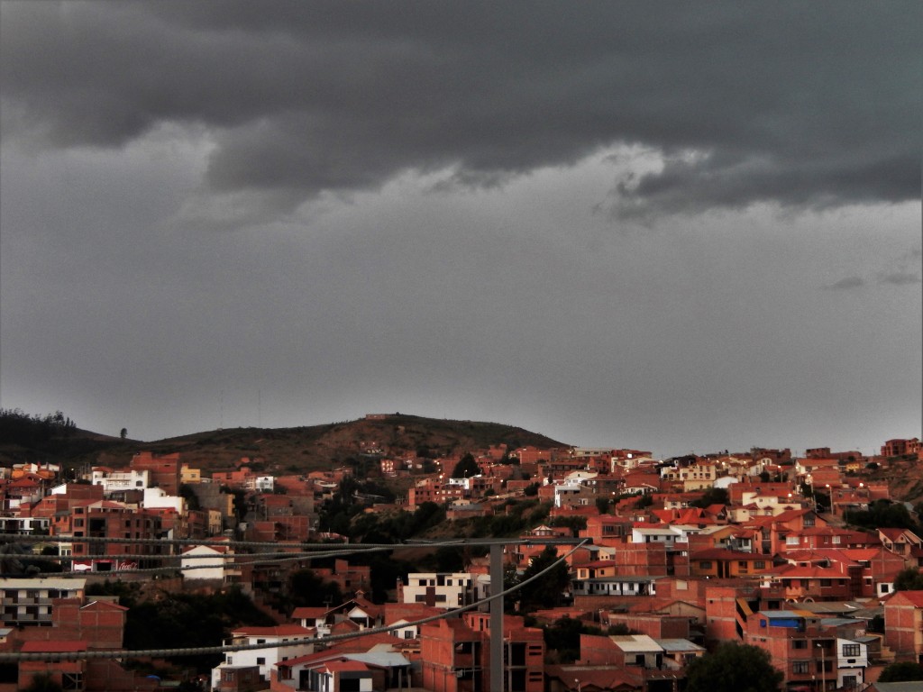 A storm's coming, Sucre