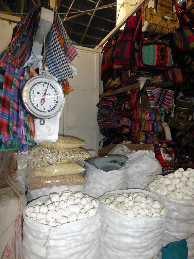 Potatoes and handicrafts in San Pedro market