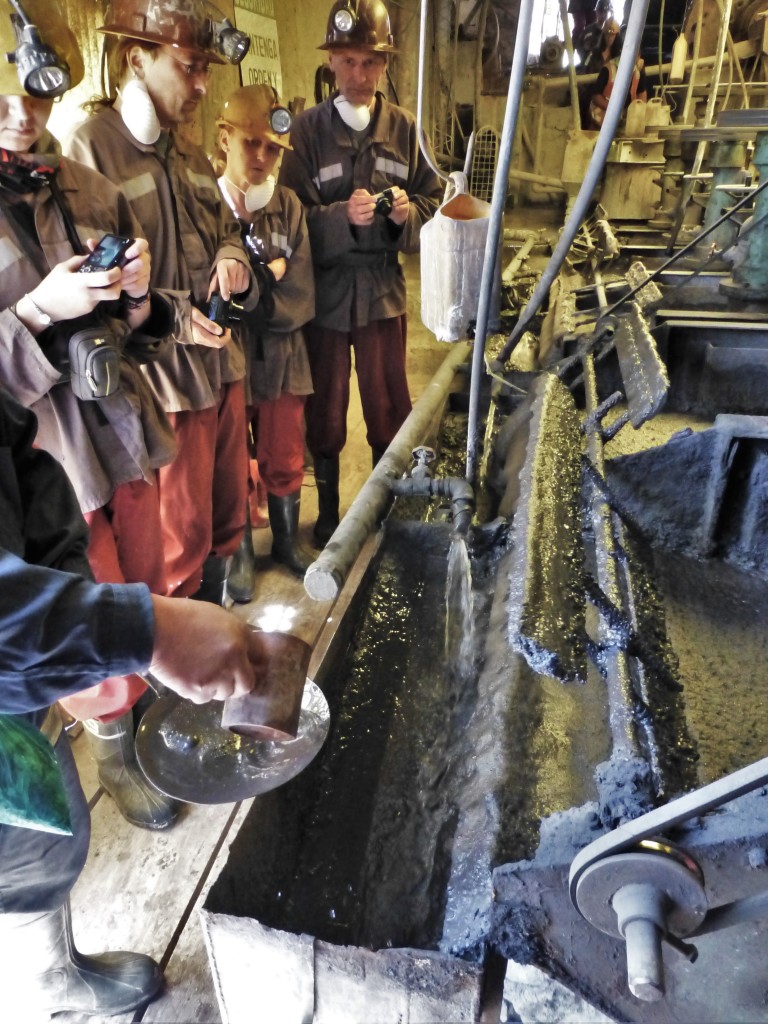 Extracting metal from ore