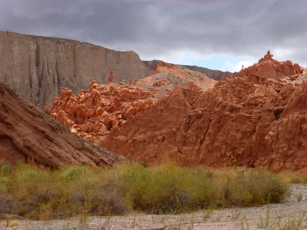 First glimpse of the red rocks of Caves of Acsibi