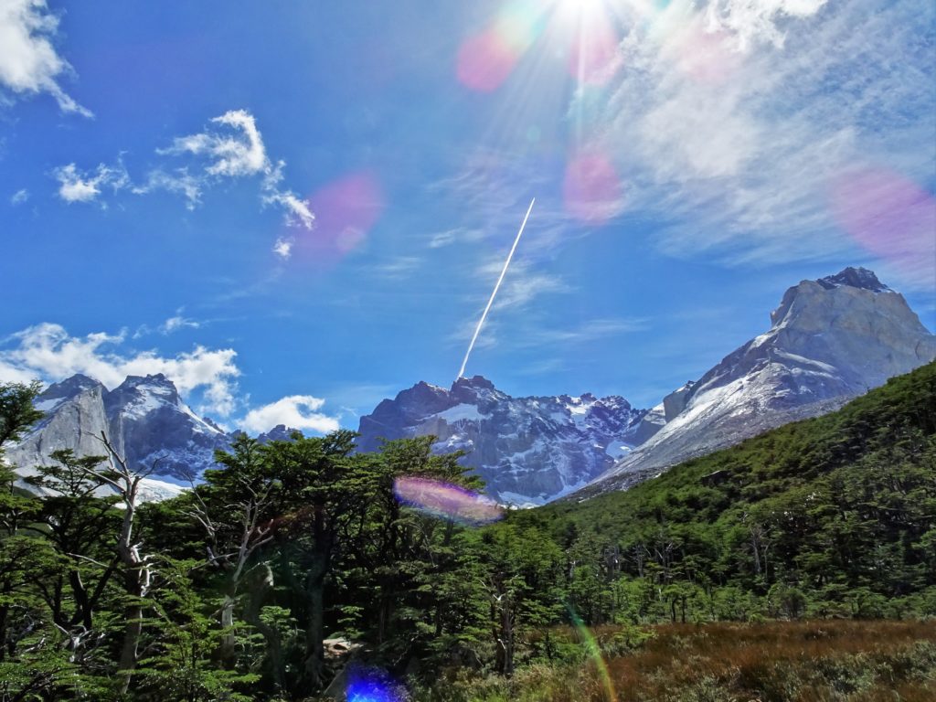 A plane flies over Valle Frances