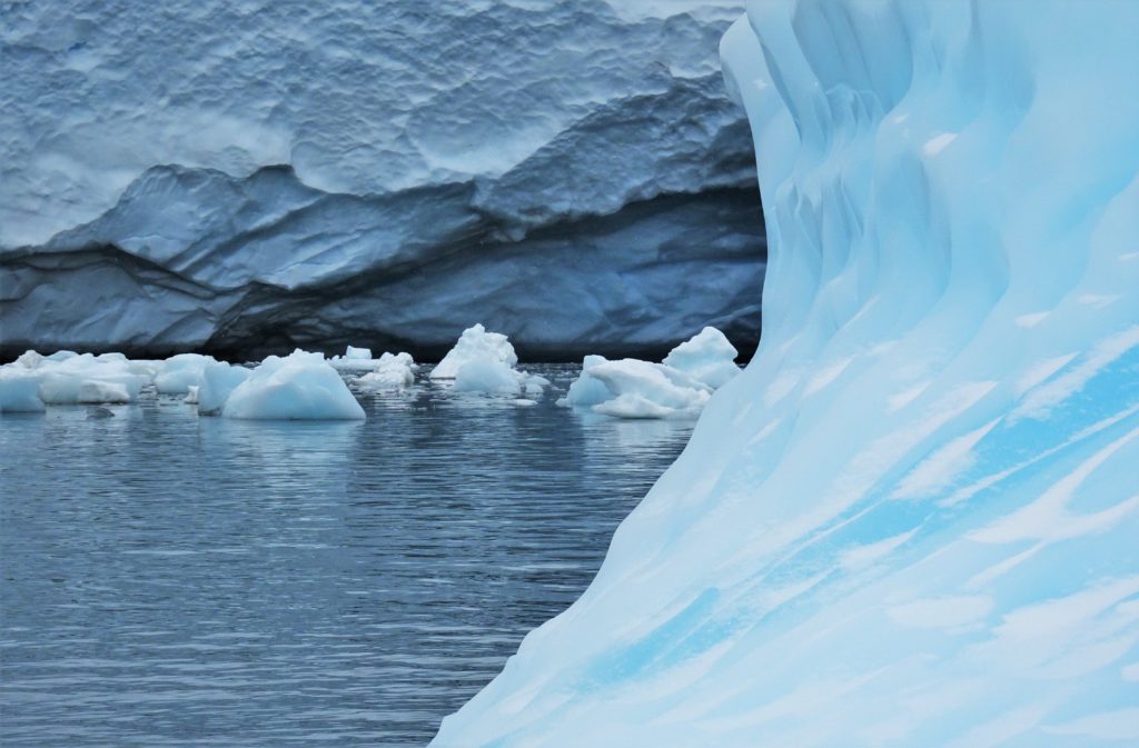 Patterns in the icebergs