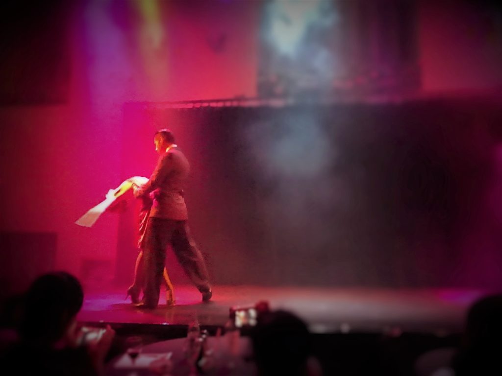 Atmospheric tango show