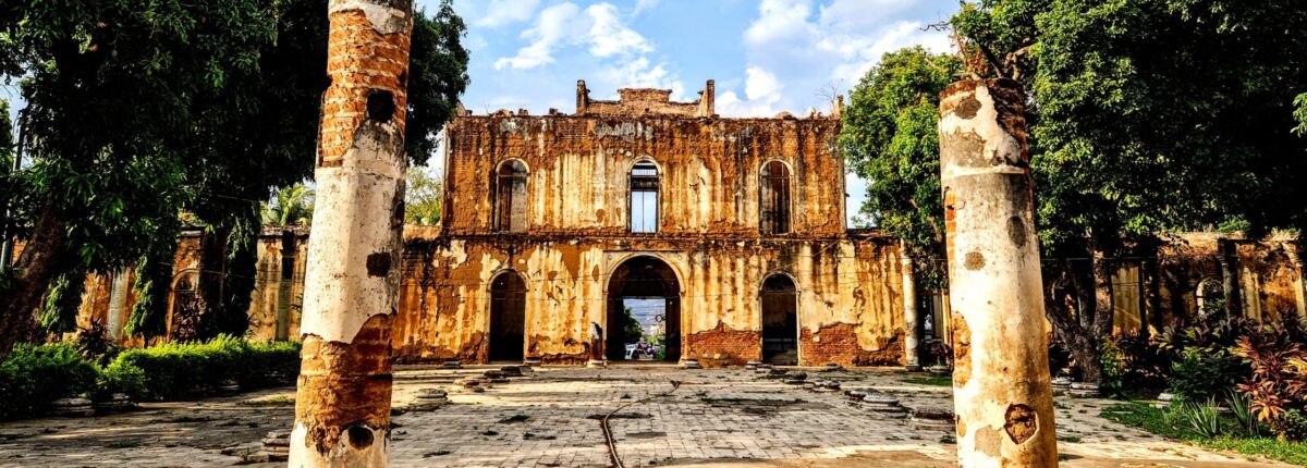 Exploring Santa Ana – Mayan ruins, thermal waterfalls, and volcanoes!